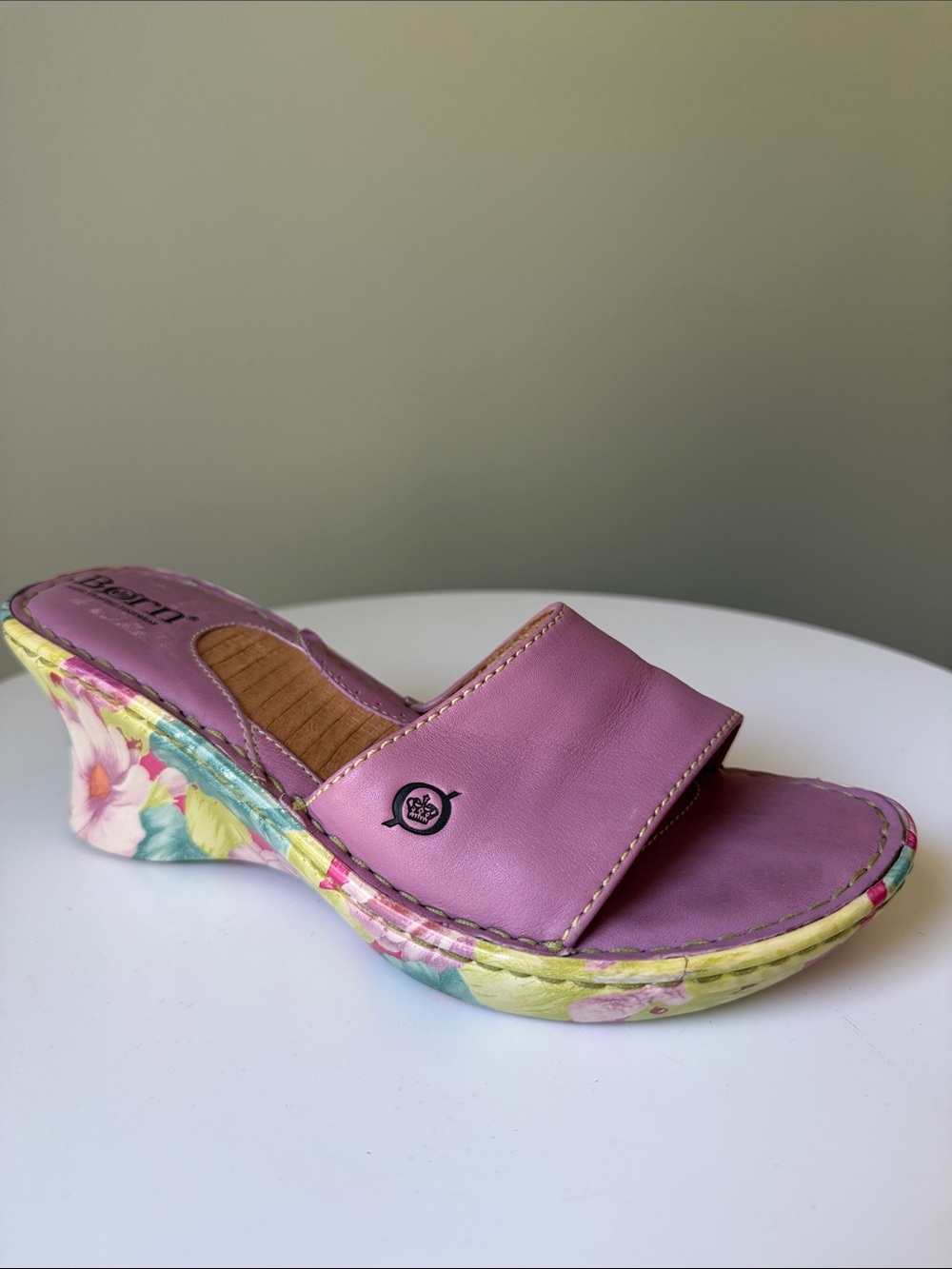 Børn lavender purple leather wedge sandals with floral soles size 6